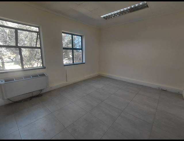 146M² OFFICE TO LET IN BRYANSTON